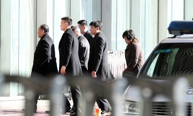 폼페이오 “북 핵·미사일 확장능력 줄이길”…핵동결부터 단계적 접근