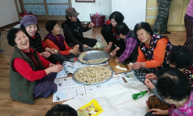 홀몸노인들의 겨우살이 “경로당서 함께 살아요”