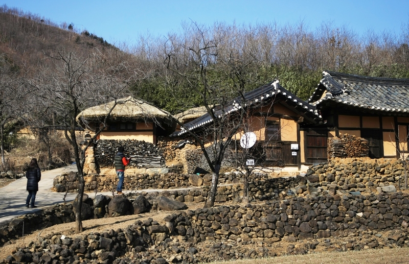 독특한 건축 형태가 자랑거리인 왕곡마을의 한옥. <한겨레> 자료사진
