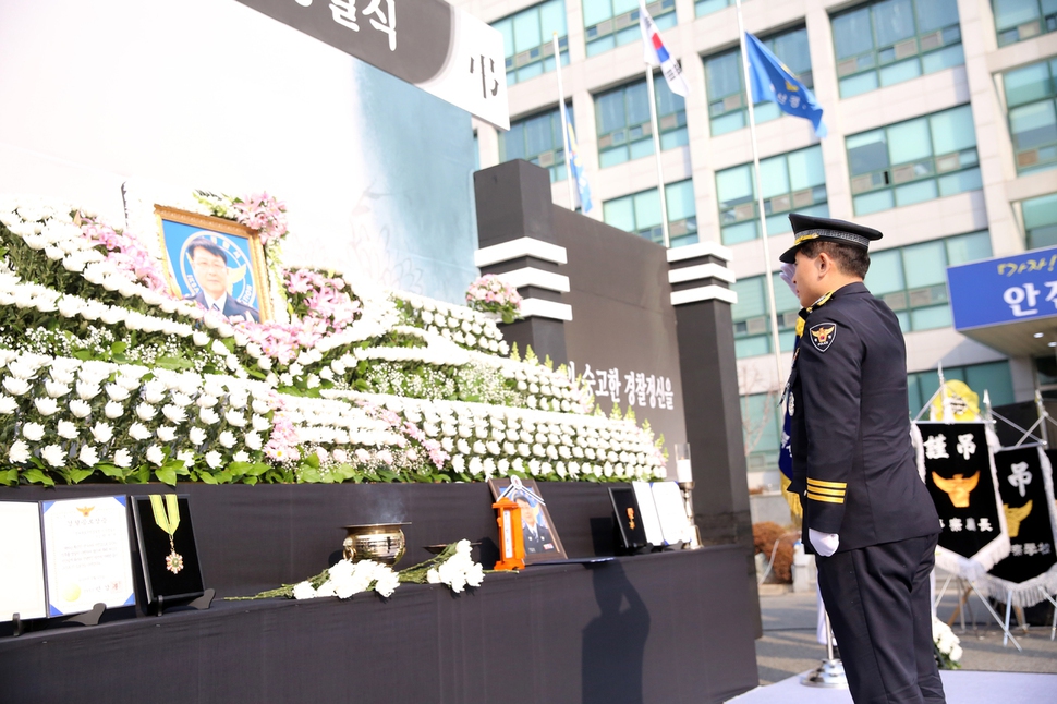 신고를 받고 출동하다가 교통사고로 숨진 박권서 경감의 영결식이 28일 익산경찰서에서 열렸다. 전북경찰청 제공