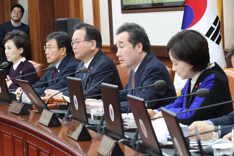 이낙연 국무총리가 29일 오전 정부서울청사에서 열린 국무회의에서 발언하고 있다.  연합뉴스