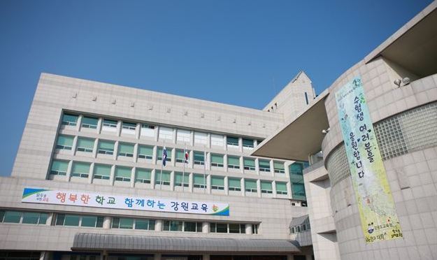 강원도에서 일할 ‘선생 김봉두’ 어디 없나요?