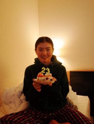심석희가 팬들의 선물을 받고 사진을 찍어 올렸다. 연합뉴스
