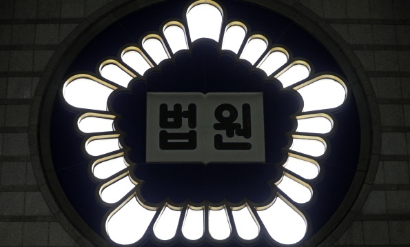 ‘보험사기’ 의심해 반복 고소한 보험사… 법원 “200만원 배상하라”