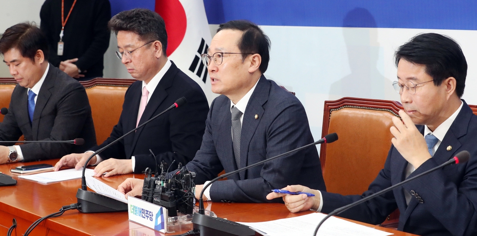 홍영표 민주당 원내대표가 7일 오전 국회에서 열린 정책조정회의에서 발언하고 있다. 김경호 선임기자 jijae@hani.co.kr