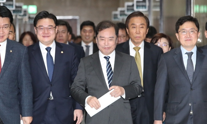 전당대회 ‘극우 표심’ 향해 우향우…한국당 퇴행적 노선 전쟁 ‘자중지란’