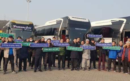 5·18단체 회원과 광주시민들이 13일 5·18 공청회 망언 논란과 관련해 자유한국당에 항의하려고 상경투쟁에 나섰다. 이지현 초대 5·18민주화운동 부상자동지회장 제공