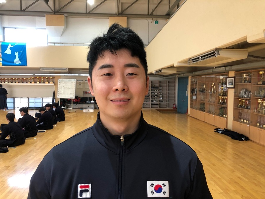 한국 검도 국가대표인 조진용이 11일 경기도 용인대학교 검도장에서 포즈를 취했다. 용인/김창금 기자