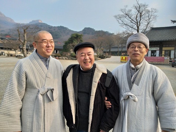 월남사 주지 법화 스님과 황지우 시인, 일지암 암주 법인 스님(왼쪽부터).        조현 종교전문기자