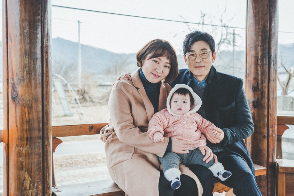 시즌 17에서 이영애와 이승준의 6개월된 아기 애칭 ‘꿀벌’은 실제 10개월 된 지아가 연기한다. 지아의 선발 기준은 “영애와 얼마나 닮았나”였다. 티브이엔 제공