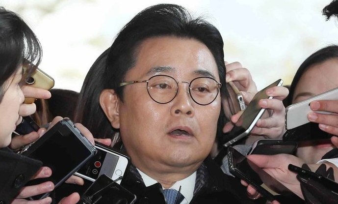 롯데쇼핑 뇌물수수 등 전병헌 전 정무수석 징역 5년 선고