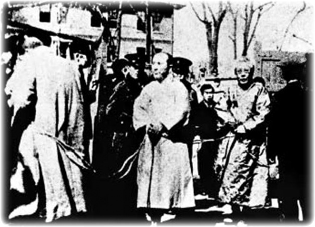 대부분 친일로 변절했다고 알려져 있지만 33인 민족대표 중 친일한 이는 최린·박희도·정춘수 셋뿐이다. 해방 이후 반민특위에 체포된 최린(맨 오른쪽). <한겨레> 자료사진