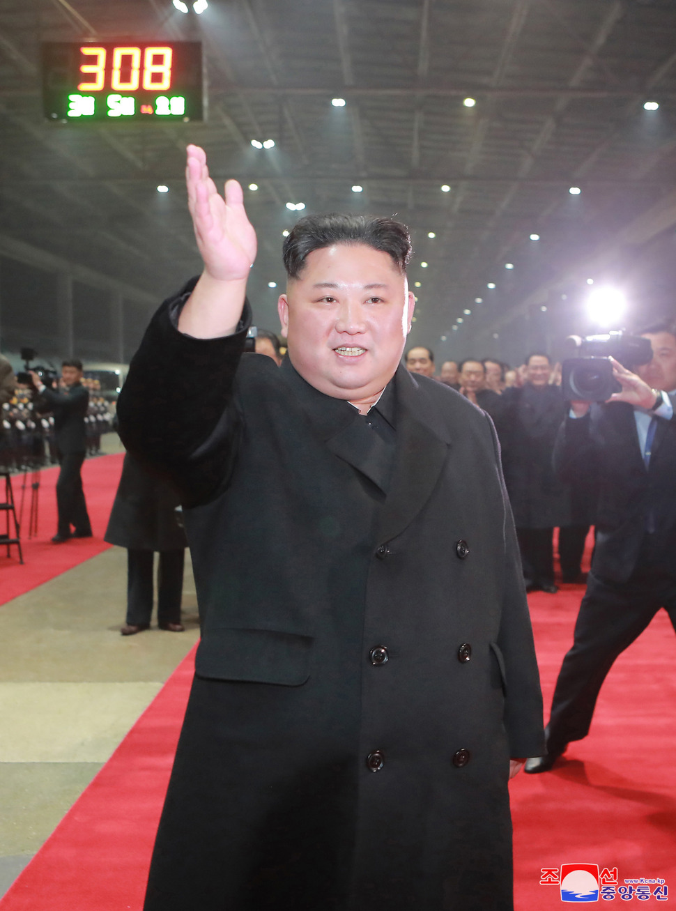 북한 조선중앙통신은 김정은 국무위원장이 베트남 공식방문을 마치고 5일 오전 전용열차로 평양에 도착했다고 보도했다. 평양 조선중앙통신=연합뉴스
