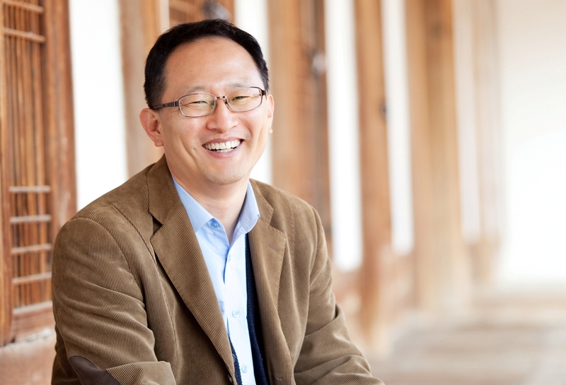 신정근(사진) 성균관대 유학대학 학장과 여러 연구자들이 함께 번역해온 ‘동아시아예술미학총서’가 최근 전 6권으로 출간됐다. 사진 성균관대학교출판부 제공