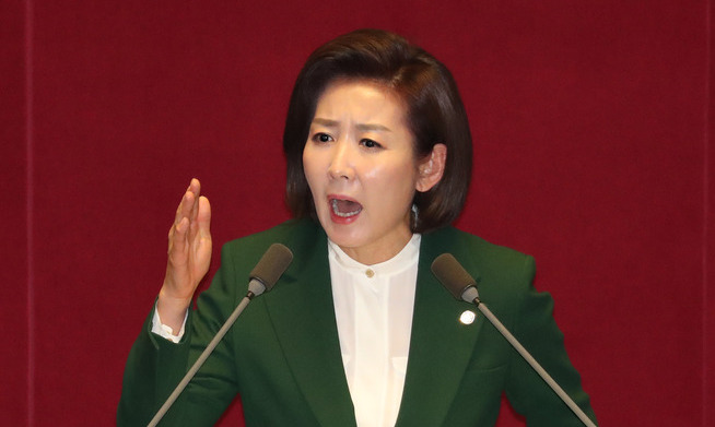 [사설] 대통령을 북한 대변인에 빗댄 나경원의 ‘막말 연설’