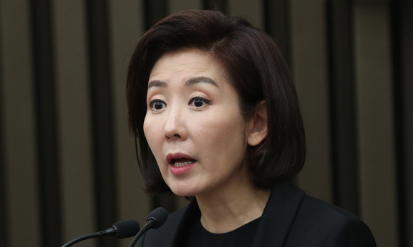 [사설] 친일 청산이 ‘국민 분열’이라는 나경원의 역사 인식, 경악스럽다
