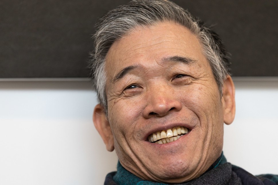 정태춘씨가 3월12일 서울 마포구 ‘정태춘·박은옥 40 프로젝트 사업단’ 사무실에서 자신의 노래와 삶에 대해 이야기하고 있다.