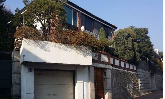 법원, ‘전두환 연희동 집’ 매각보다 기부채납 권고