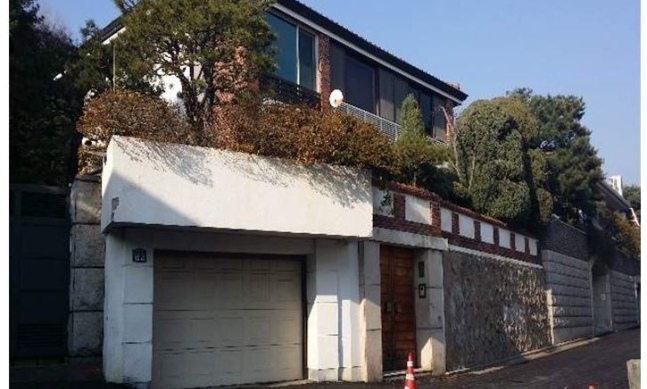 전두환 연희동 집 낙찰됐지만…겹겹이 쌓은 ‘소송의 벽’