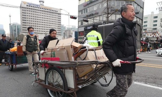 75살 할아버지가 고물 실은 리어카 끌고 청와대로 간 이유