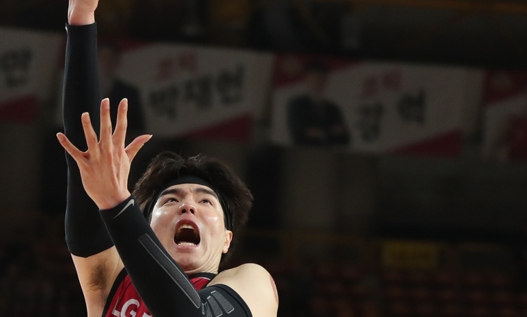 엘지의 ‘해결사’ 역시 김종규 