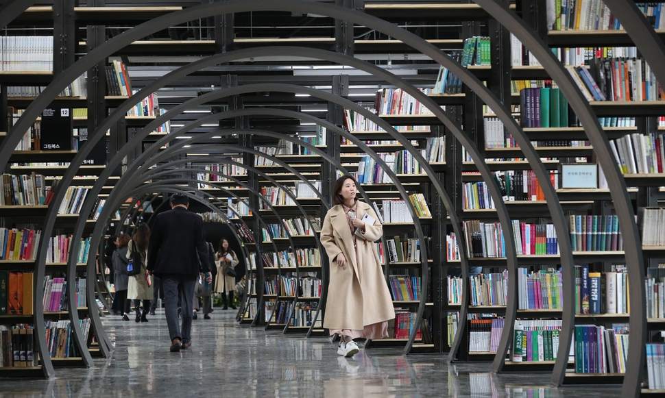 대형 창고가 헌책방 플랫폼으로…‘서울책보고’ 개관