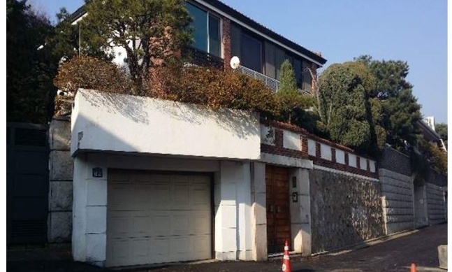 ‘연희동 집 압류’ 반발 전두환 일가 5년전 “기부채납 약속” 진술서 썼다