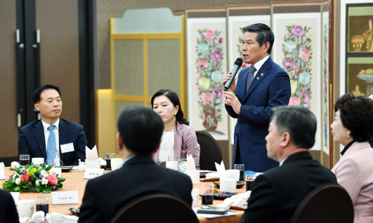 워싱턴서 만난 한-미 국방장관, ‘하노이 회담 이후’ 논의