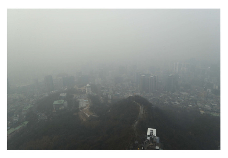 미세먼지로 가득한 서울 도심의 모습. 한겨레 자료사진