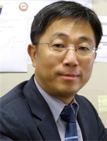 제2회 라이나 50+어워즈 생명존중상을 받은 조동우 포항공대 교수, 포항공대 제공