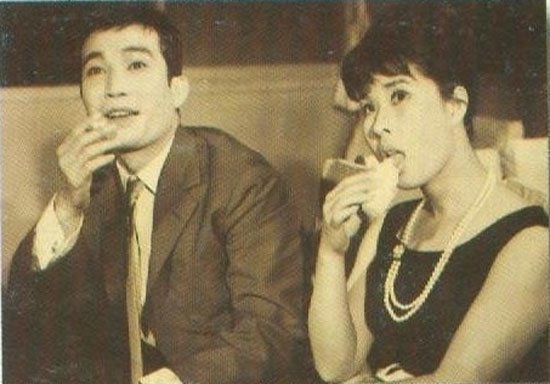 신성일과 엄앵란이 출연한 ‘맨발의 청춘’(1964)의 한 장면.