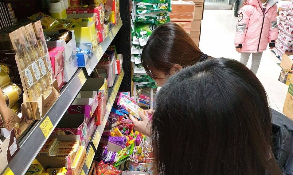 ‘신맛 캔디’ 많이 먹으면 왜 구강 벗겨지나 했더니…
