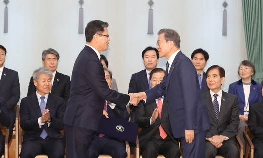 박영선·김연철 임명했지만…4월 국회는 ‘안갯속’으로