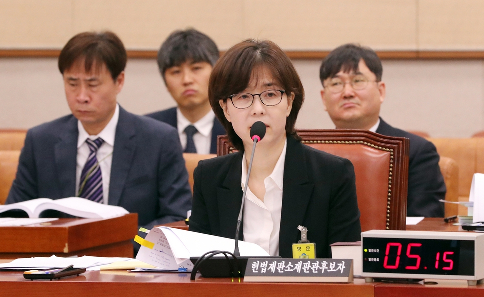 이미선 헌법재판관 후보자가 10일 오전 국회에서 열린 법제사법위원회 인사청문회에서 의원들 질문에 답하고 있다. 김경호 선임기자 jijae@hani.co.kr