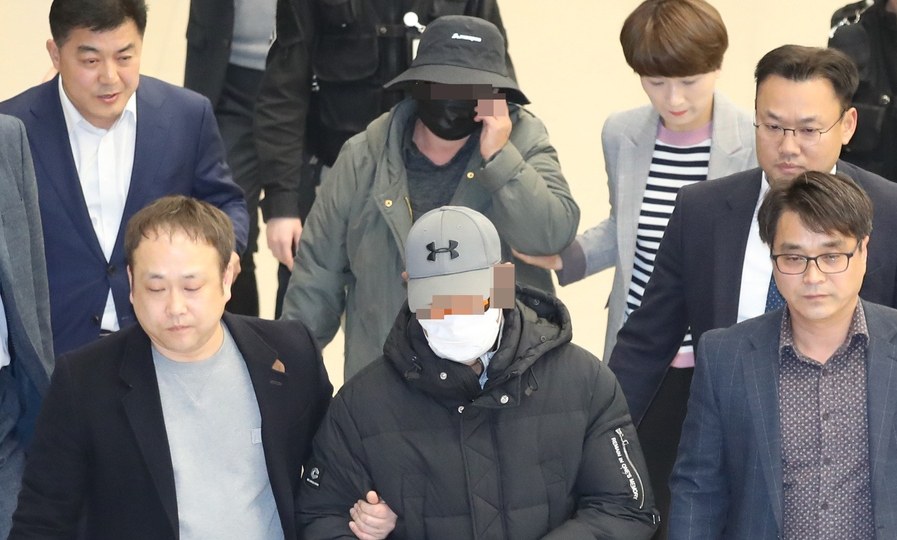 ‘사기 혐의’ 마이크로닷 부모 징역5년·징역3년 구형