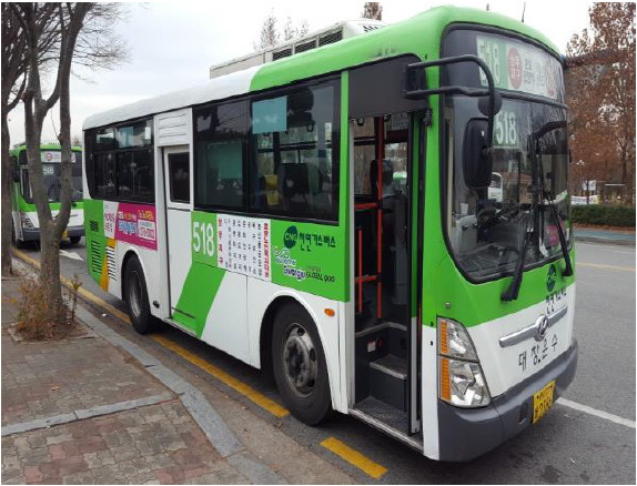 광주에서  5·18민주화운동 사적지를 지나는 518번 시내버스. 광주시 제공