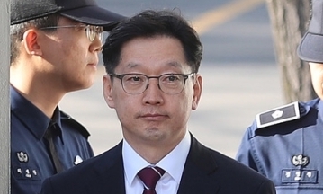 경남에서 올라온 김경수…보석 후 첫 재판 출석 “항소심에서 하나하나 바로잡겠다”