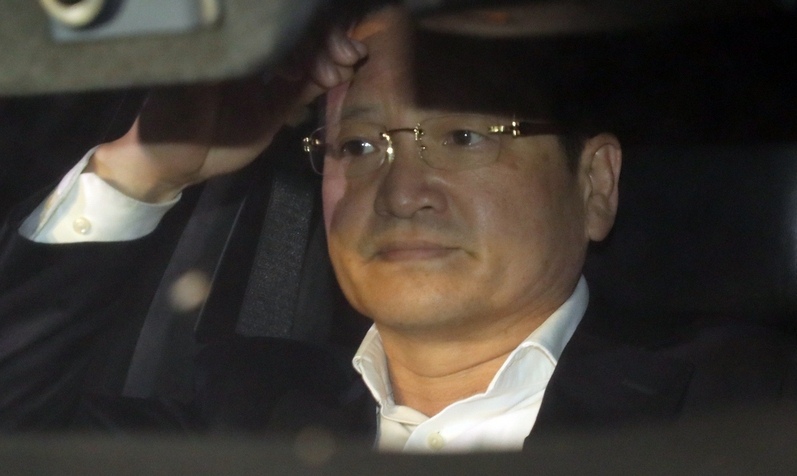 김학의 수사단, 윤중천 연일 소환…영장 재청구 검토