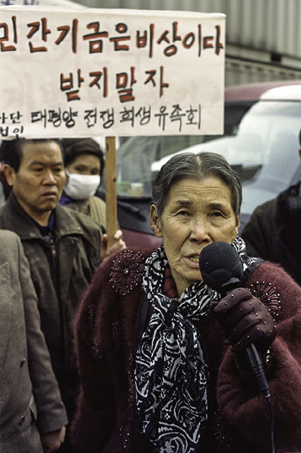 자신이 일본군 ‘위안부’였음을 처음 실명 고백한 김학순 할머니. <한겨레> 자료자신