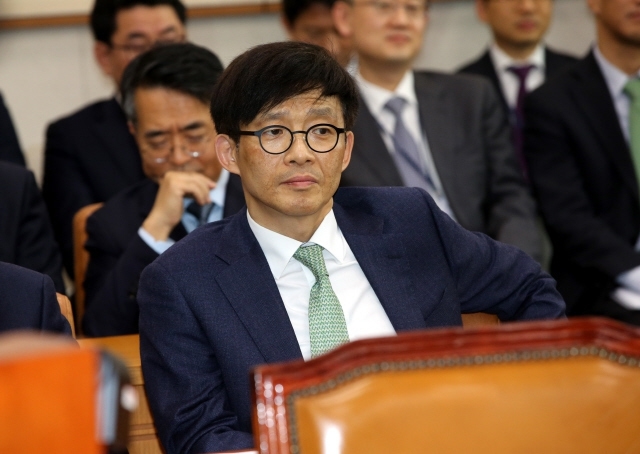 2016년 11월 국회 본청에서 열린 국회 법사위 전체회의에서 안태근 법무부 검찰국장이 회의를 지켜보고 있다. 김태형 기자 xogud555@hani.co.kr