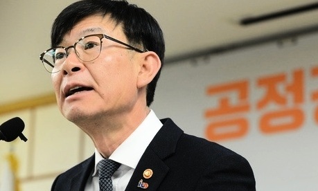 [사설] ‘재벌개혁 후퇴’ 반박한 김상조 위원장, 행동으로 보여줘야