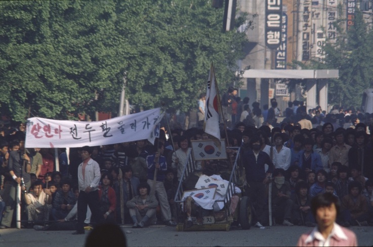 개막작 다큐멘터리 <김군>의 영화 속 장면.