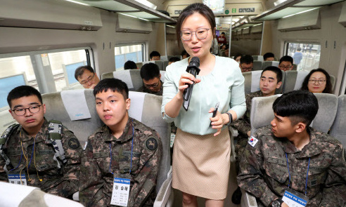 청년 장병들 기차 타고 취업 상담 ‘희망열차’ 출발