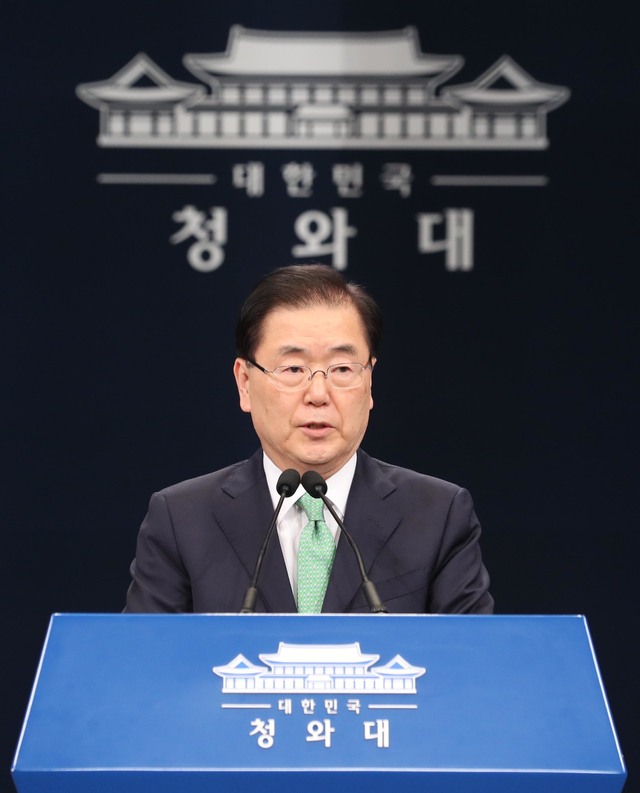 정의용 국가안보실장이 17일 오전 청와대에서 리비아 피랍 한국인 석방에 대한 브리핑을 하고 있다. 청와대사진기자단