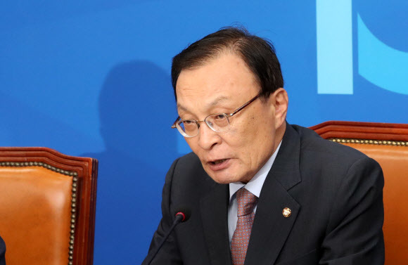 더불어민주당 이해찬 대표가 20일 오전 국회에서 열린 최고위원회의에서 발언하고 있다. 연합뉴스