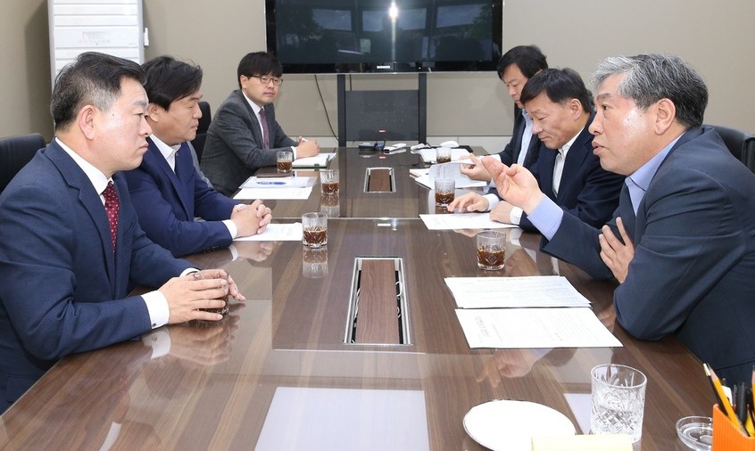 고교 무상급식 예산 놓고 경기도-31개 시·군 ‘힘겨루기’