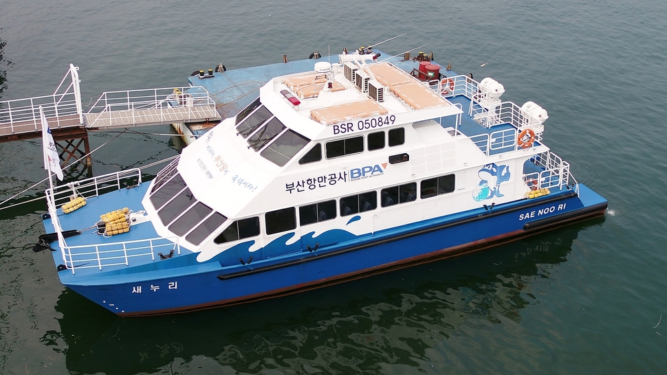 부산항만공사의 항만안내선 '새누리호'. 부산항만공사 제공