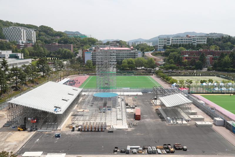 조선대학교 운동장에 세워지는 하이다이빙 현장. 광주세계수영대회 조직위 제공