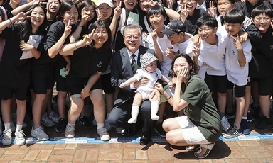 문 대통령 “강호축과 경부축이 함께 동반 발전해야” 