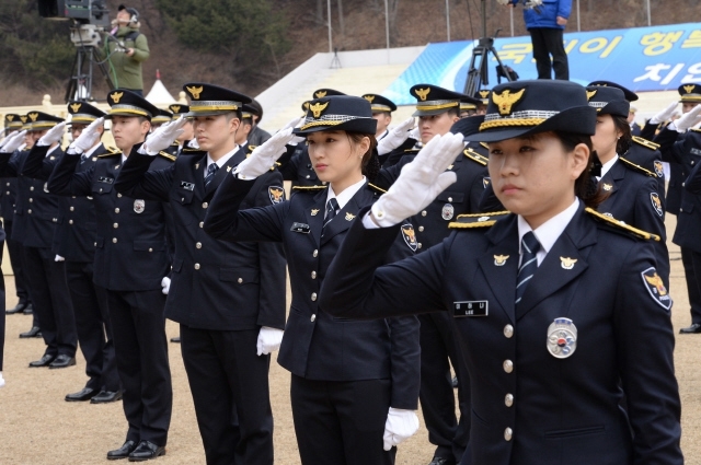 경찰대학 졸업 및 임용식 모습. 한겨레 자료사진